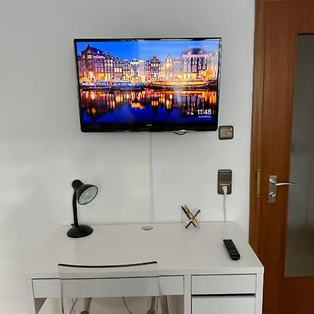 Schoenes, Friedliches Zimmer * اوغسبورغ