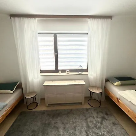 Schoenes, Friedliches Zimmer Homestay Augsburg
