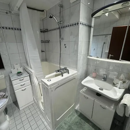 منزل للإقامة Schoenes, Friedliches Zimmer اوغسبورغ